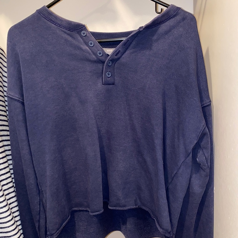 Long sleeve crop top